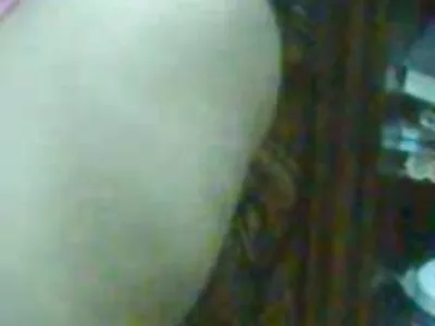 Mulher oriental seguiu filme pornô com mulheres bonitas o cara e deu um boquete nele antes do sexo