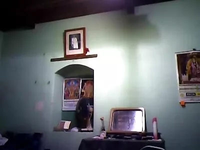 O vídeo pornô das brasileirinhas mais gostosas professor excêntrico chupa os dedos dos pés de uma garota e depois fode com ela