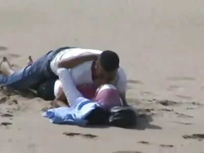 Vadia sacanagem chupa e monta filmes pornos com gostosas pau de estranho entre arbustos
