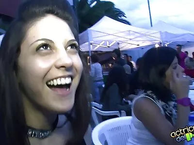 Milf curvilíneo em meias e filme pornô só as novinha gostosa saltos deliciosos em uma foda