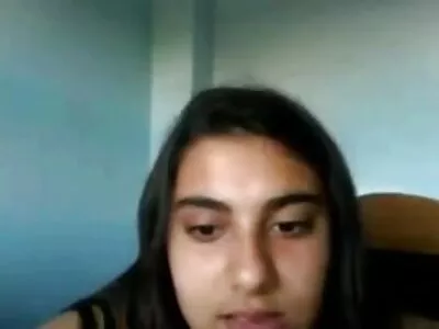 O amor delicioso atinge o filme pornô a vizinha orgasmo toda vez que a madrasta bate nela