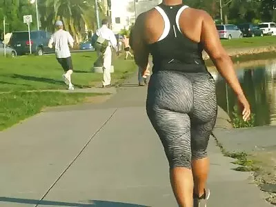 O garanhão preto se filme pornô empregado comendo a patroa alonga em MILF peituda na frente de seu enteado