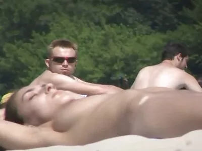Duas filme pornô com as gostosona lindas garotas estão no meio de um sexo lésbico lascivo