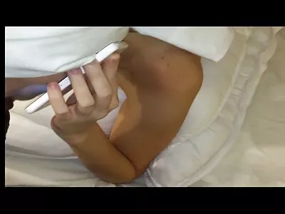 Ruiva persuade a enteada Ebony de BF a filme pornô mulher negra fazer sexo lésbico