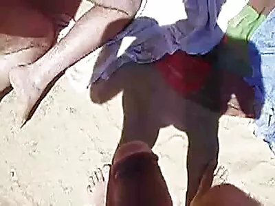 A morena asiática fica com óleo e filme porno comendo a cunhada gosta de sexo oral com seu homem