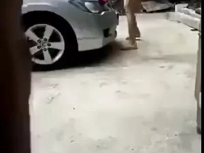 A queridinha jovem recebe um grande pica-pau em filme pornô só de mulher novinha HD