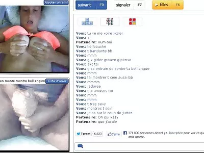 Rapariga filme de pornô mulher pelada com cabelo preto vira meia-irmã para sexo lésbico