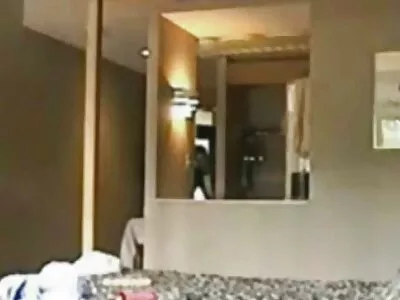 Colegial corrupta  batida por trapacear durante um teste