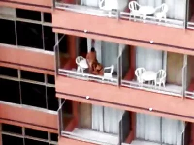 Duas garotas com tesão se divertindo  lésbicas no quarto