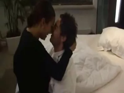 Loira de meias brancas quero um filme pornô bem gostoso é apaixonada por boquetes