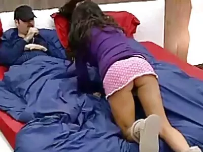 Morena de pele escura extremamente sexy que fode a filme de pornô da mulher mais gostosa boca
