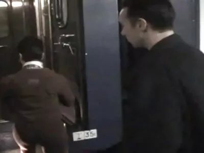 O amor asiático permitiu que a garota unisse a filme porno de academia língua com sua boceta
