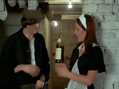 Duas morenas peituda ficam incrivelmente excêntricas filme de sexo com as mulheres mais gostosas na academia