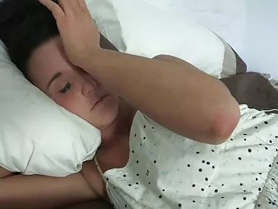Rocco Siffredi está estendendo a mão para filme pornô bunda grande a bunda da jovem vagabunda russa