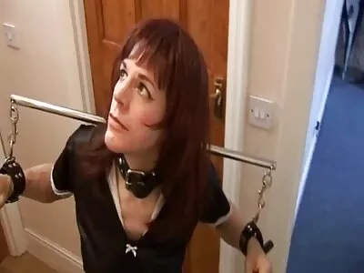 Esposa japonesa infiel arrastada para sexo de escravidão com dois filme pornô com vizinha rapazes
