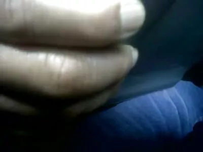 Senhora MILF está dando chupada e sendo espancada no sofá de couro filme pornô as loiras