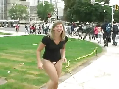 Loira MILF satisfaz todas filmes porno so de novinhas as necessidades graças ao jovem galo do amante