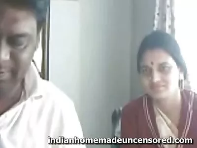Duas garotas filme de pornô padrasto comendo a enteada adoram jogar jogos lésbicos sensuais e suaves
