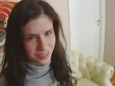 Dois nerds se filme de pornô só as morena unem para perfurar uma insaciável sexpot latina