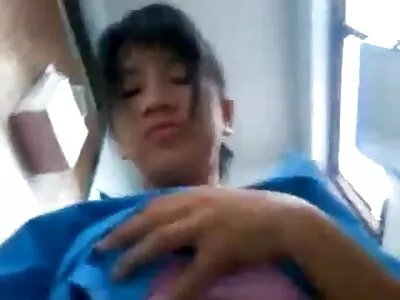 Adolescente elegante e sedutor gosta de  soprar o pau duro do padrasto