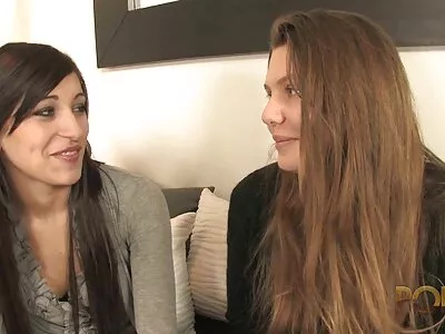 Coition trio torna a noite da loira e  da amiga muito mais quente