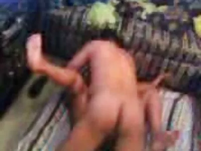 Pequena garota filme pornográfico mulheres negras europeia sendo fodida por seu tutor