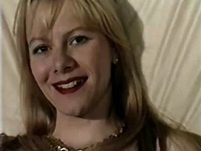 Adolescente esguio embonecado e esguicha coroas gostosas filme porno no pau de um cara experiente