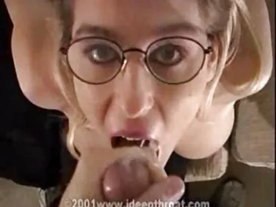 Incrivelmente quente vídeo pornô brasileiro com coroas Ângela White no festival de esguicho anal