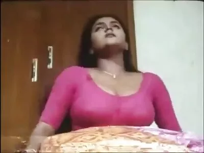 Jovem filho da puta usa pênis duro para deixar a nerd Latina MILF filme pornô só preta feliz