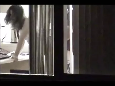 Gata morena com peitos empinados  sendo fodida pelo namorado