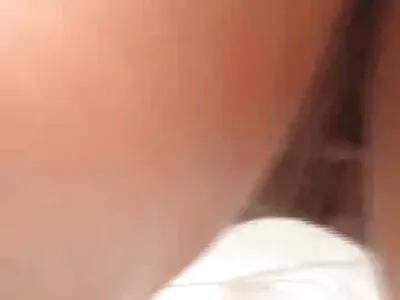 Prostituta com  robe de enfermeira fazendo sexo oral e buceta em paciente lasciva