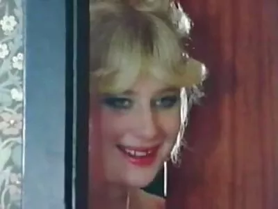 Namorado satisfaz filme pornô as gostosa garota até o orgasmo por ser infiel