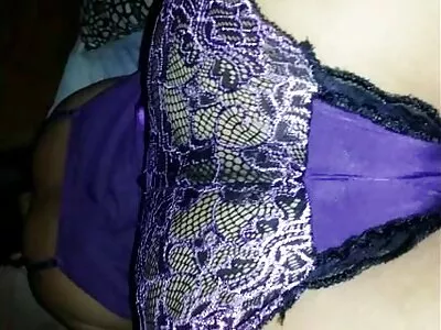 Homem mais velho careca fode a enteada de Ebony cacheada filme porno brasileiro com negras no quarto