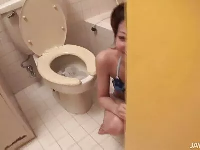 Menina morena de filme pornô só preta meias cor de rosa procurando um grande pica-pau
