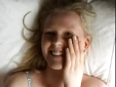 Beleza natural e amiga do senhorio fazem amor video porno brasileiro loiras no banheiro