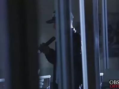 Menina morena entra em uma sessão de gangbang quente e goza forte para filme de pornô das mulheres mais gostosas todos os lados