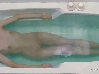 Ruiva pálida garante que o geek da ciência seja um bom filme pornô comendo parceiro sexual