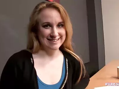Macho experiente dá prazer à filme pornô mulheres gostosas latina transando com ela no sofá