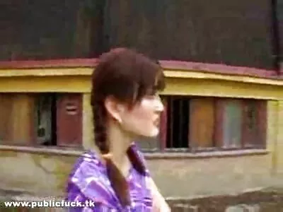 A prostituta latina com brincos de argola é muito filme porno com as gostosa boa em um boquete desleixado