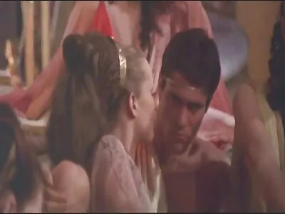 Duas lésbicas vigorosas estão tendo paixão atrás das grades filme pornô das mulher mais bonita