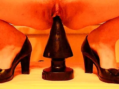 Meio-irmão atrevido fode com garota bonita vídeo pornô com coroas brasileiras de cabelo vermelho por trás