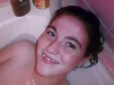Garoto nerd satisfaz colega filme porno carinhoso de classe sacana após as aulas