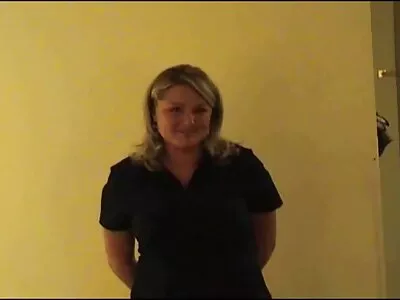 Enquanto ela está filme pornô com mulher baiana chupando um cara, outro vai fundo em sua bunda