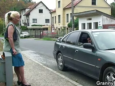 Pedaço com tinta bate tão áspero esta delgada rainha do filme de pornô só as gostosas porno
